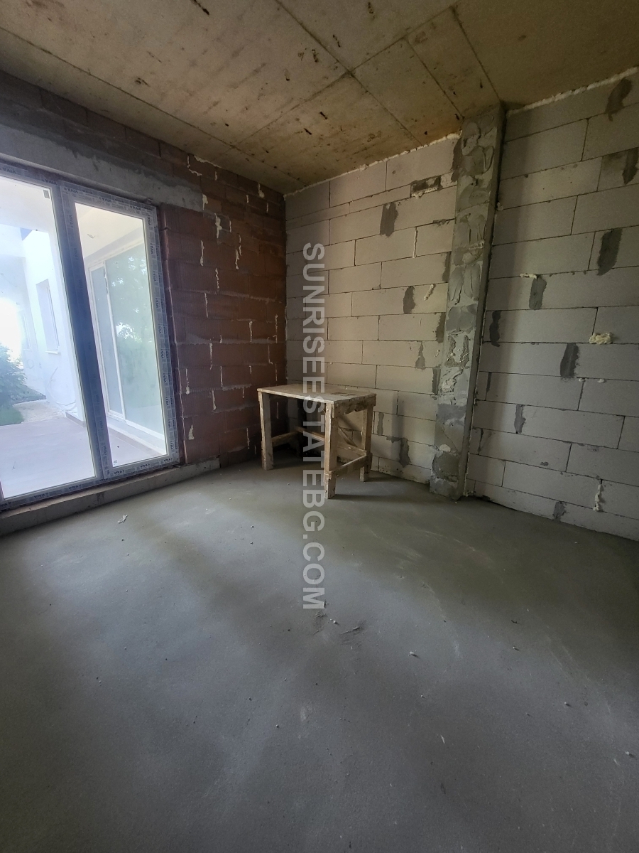 SPACIOUS FOUR-ROOM APARTMENT