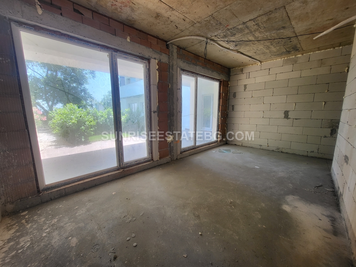 SPACIOUS FOUR-ROOM APARTMENT