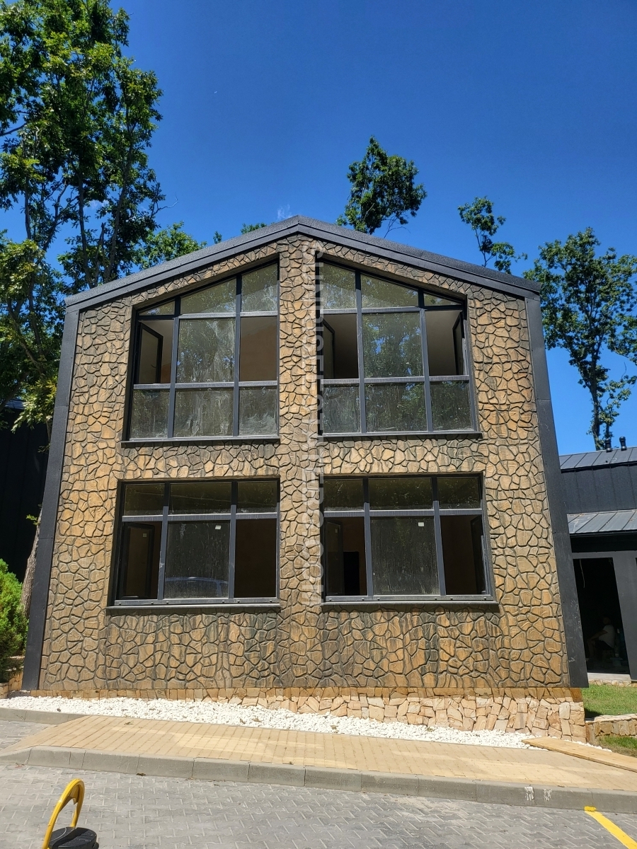 HOUSE IN A GATED COMPLEX WITH ACT 16