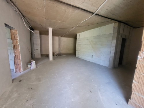 SPACIOUS FOUR-ROOM APARTMENT