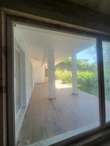 SPACIOUS FOUR-ROOM APARTMENT