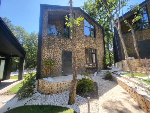 HOUSE IN A GATED COMPLEX WITH ACT 16